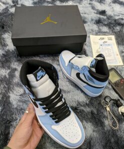 Giày Thể Thao Nike Air Jordan 1 Retro High OG University