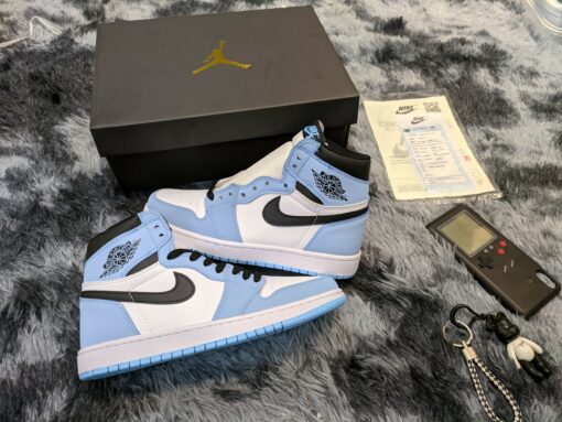 Giay The Thao Nike Air Jordan 1 Retro High OG University 7