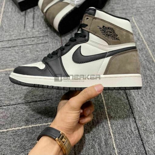 Nike Air Jordan 1 Retro High Dark Mocha