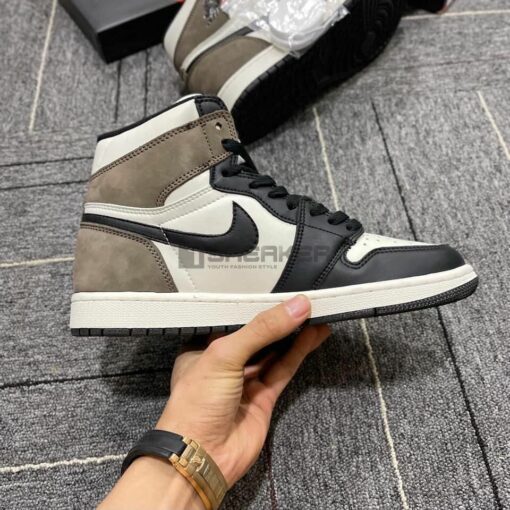 Nike Air Jordan 1 Retro High Dark Mocha