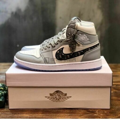 Tổng quan giày Nike Air Jordan 1 Retro High Dior