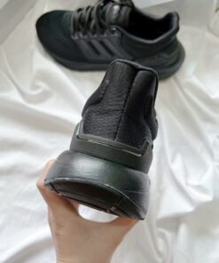 Phần đế đàng sau cao và êm sẽ không làm cho bạn thất vọng