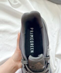 Miếng lót giày bằng vải mềm kết hợp với cao su sẽ không bao giờ phải làm cho bạn thất vọng