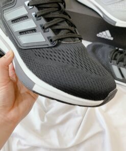 Mẫu giày eqt phù hợp đi học