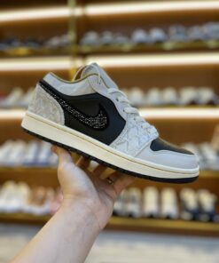 giay nike Jordan 1 low beaded swoosh 2 scaled