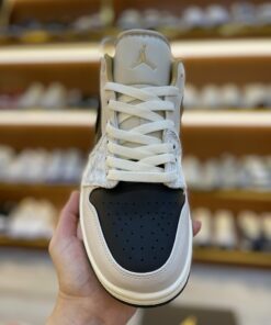 giay nike Jordan 1 low beaded swoosh 3 scaled