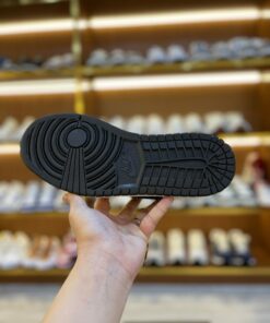 giay nike Jordan 1 low beaded swoosh 6 scaled