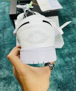 gót jordan đen trắng cổ thấp