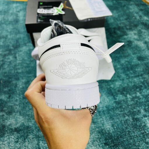 Full hộp và bộ phụ kiện tại shop 1SNEAKER