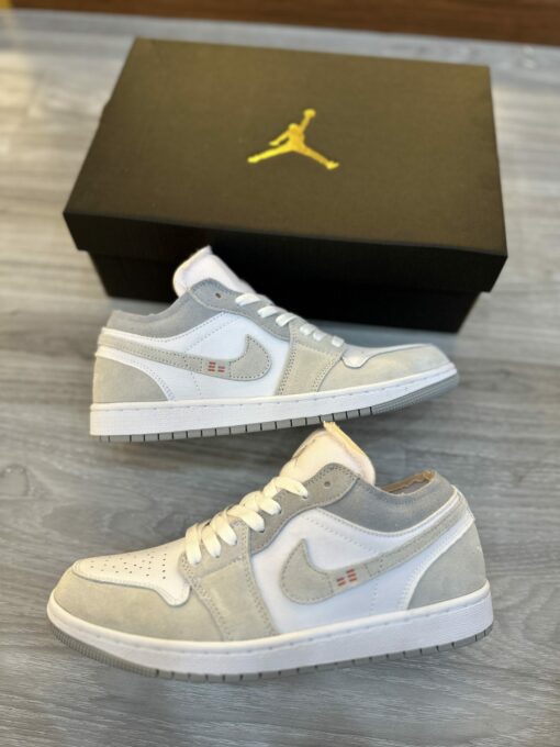 giay nike air Jordan 1 low inside out 1 scaled