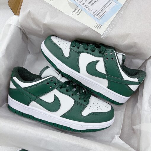 giay nike dunk low michigan state 9