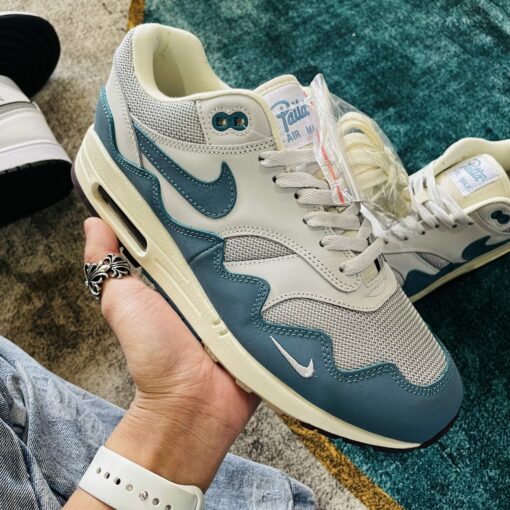 Giày Nike Patta x Air Max 1 Noise Aqua có đường kim và mũi chỉ rất đẹp và đều