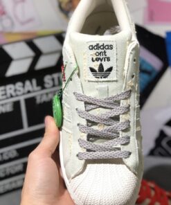Giày sneaker Adidas superstar clover x Levi’s 4 giay sneaker adidas superstar clover x levis 5