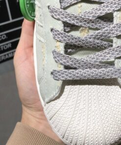 Giày sneaker Adidas superstar clover x Levi’s 8 giay sneaker adidas superstar clover x levis 9