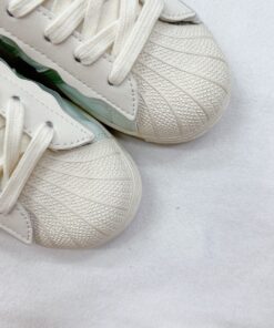 giay sneaker adidas superstar mau trang