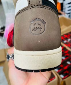 nike air Jordan 1 high travis scott mocha like auth 5