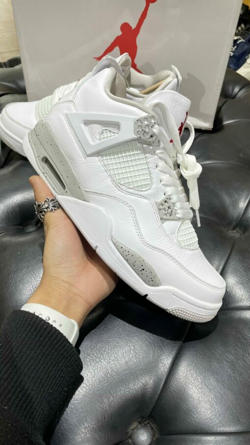 Trên tay em Nike Air Jordan 4 Retro Pure Money Logo Hàng Like Auth